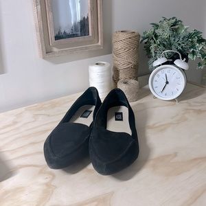 Jones New York black suede flat shoes